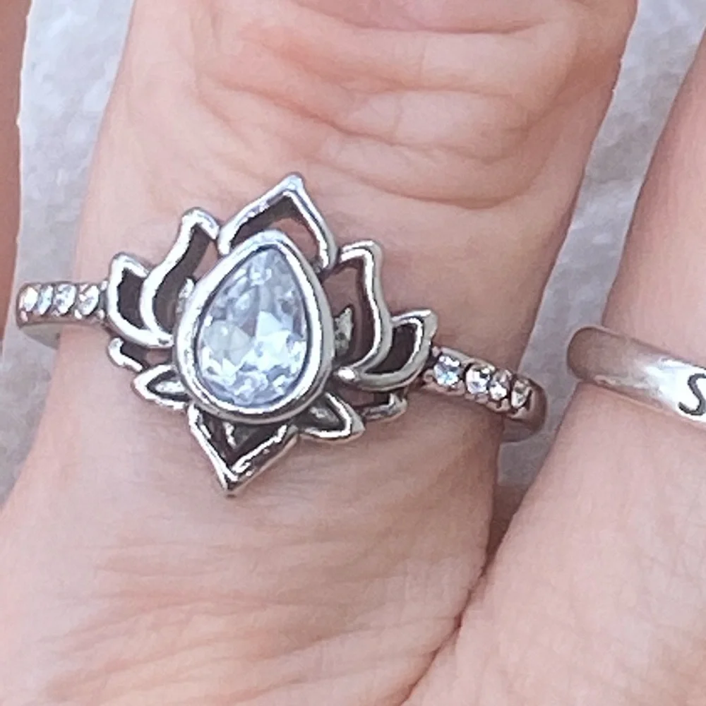 Lotus ring White Zircon silver plated flower ring with crystal accent - Picture 13 of 15